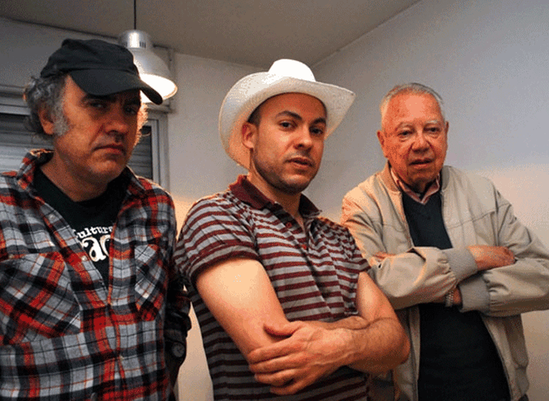 Solteros involuntarios: un grupo de hombres "abandonados" por mujeres forman un club