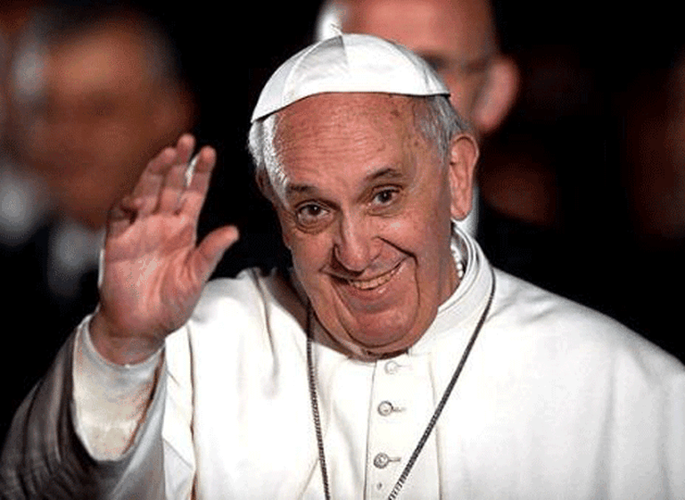 A contramano del Gobierno, el papa Francisco impulsó medidas contra el blanqueo