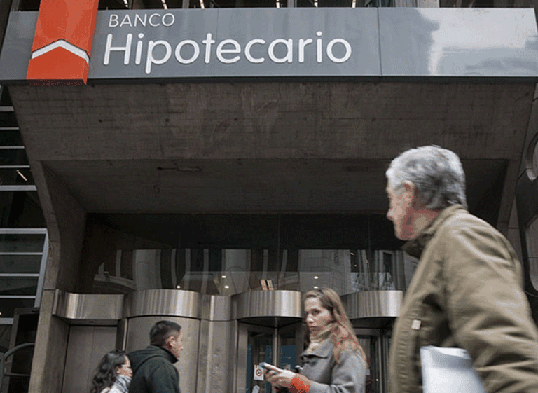 El Banco Hipotecario se quedó con la administración de la Supercard de Moreno