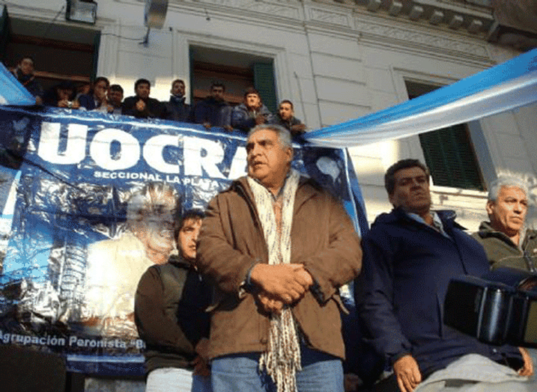 El Pata Medina se atrincheró en la Uocra y amenaza con "prender fuego la Provincia"