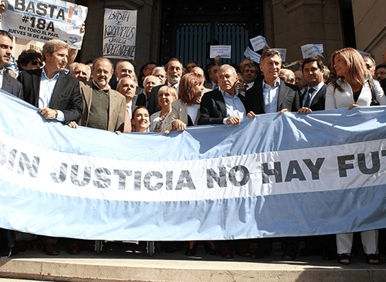 La oposición se unió en un acto en Tribunales en defensa de la independencia judicial