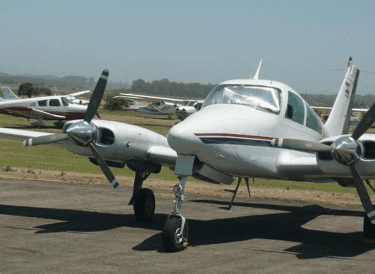 Pase libre en aeropuerto de Montevideo: aviones de Báez aterrizaron sin control aduanero