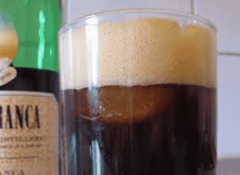 Fernet, el "desagradable jarabe" que los argentinos aman y genera sorpresa en el resto del mundo