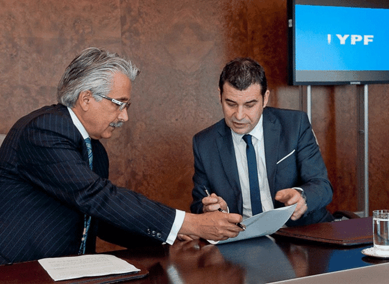 Vaca Muerta: acuerdo de inversión entre YPF y Chevrón rondarí­a los u$s1.500 M