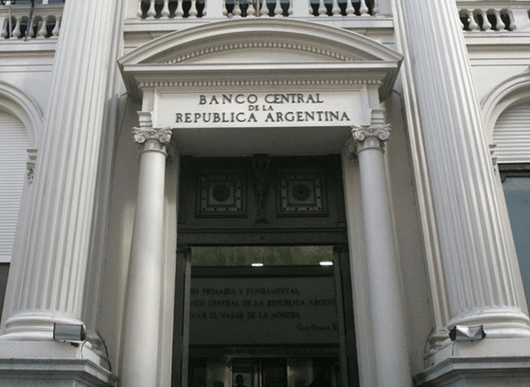 Las reservas cayeron u$s6.134 millones en el primer semestre, el doble que todo 2012