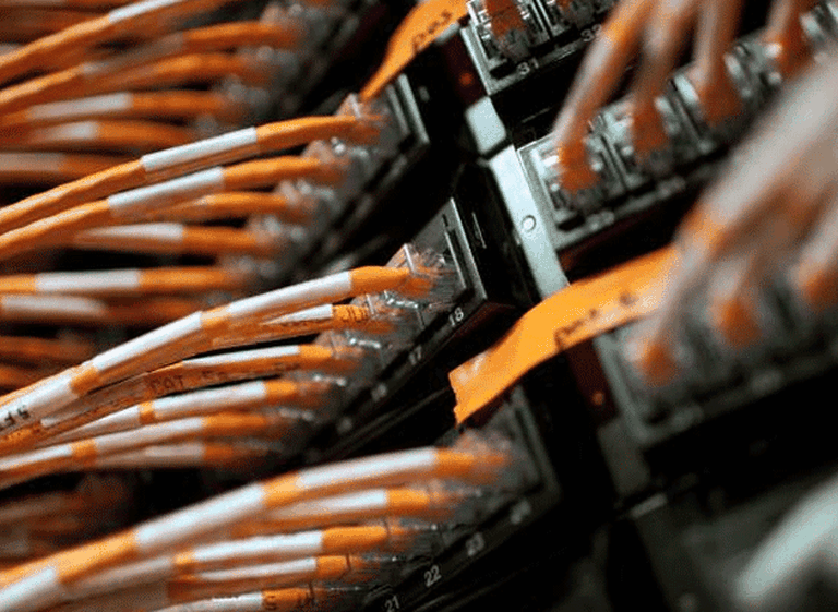 ¿Cómo se encuentra la banda ancha fija de la Argentina frente a los lí­deres mundiales?