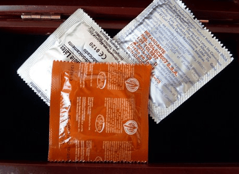 Prohiben una publicidad de preservativos por "inmoral"