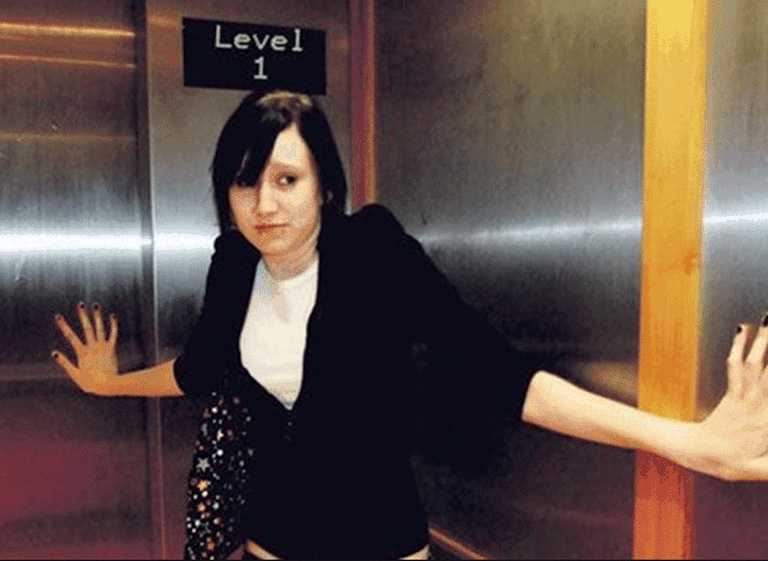 ¿Qué siente una persona claustrofóbica al subirse a un ascensor en compañí­a de extraños?