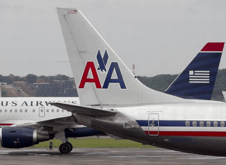American y US Airways se fusionan para convertirse en la mayor aerolí­nea global
