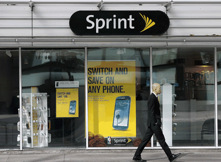 La empresa de telefoní­a móvil Sprint planea comprar su rival T-Mobile