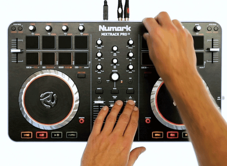 Con Mixtrack Pro II de Numark, la bandeja del DJ llega a la computadora