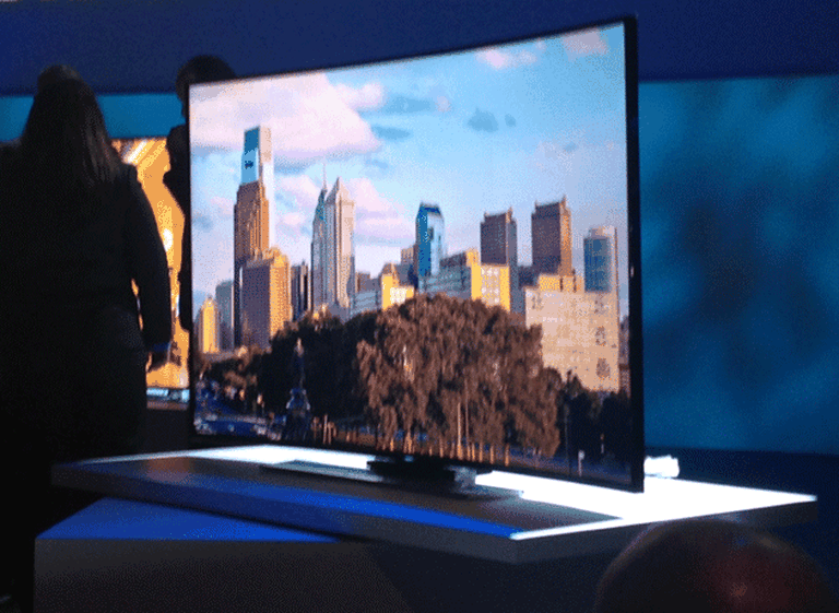 Samsung presenta un televisor de 105 pulgadas que se dobla