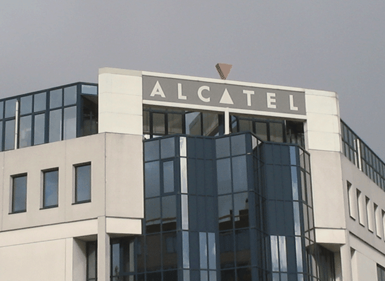 Alcatel admite que será absorbido por Nokia porque no podí­a continuar solo