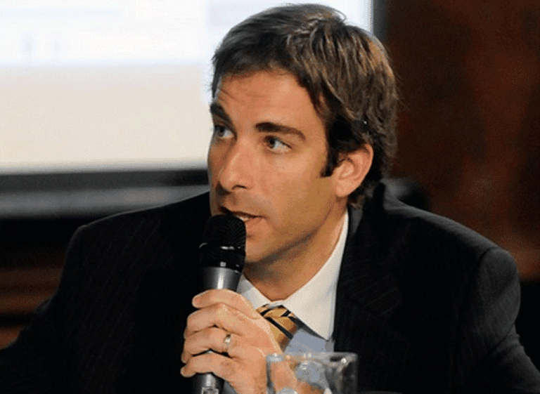 ¿Quién es el banquero argentino que encabezó las negociaciones?