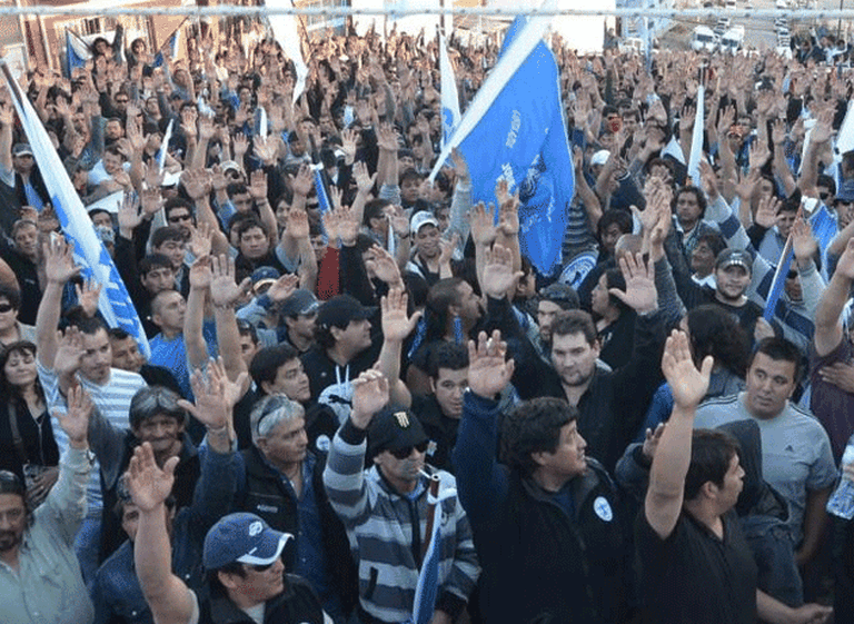 El Gobierno en un laberinto: para no ceder Ganancias, arriesga a que se generalice "cláusula gatillo" en salarios