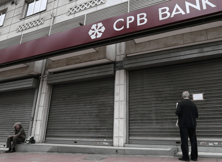 Bancos griegos abrirán sus puertas el viernes pero con fondos para solo dos dí­as