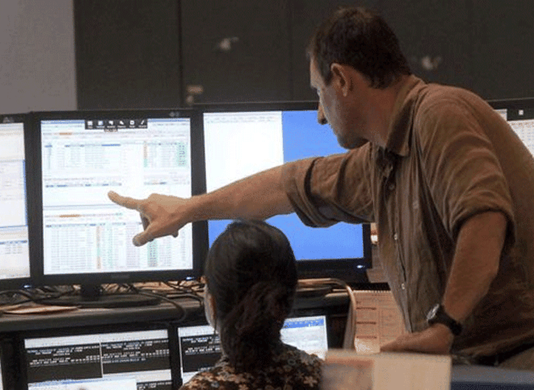 Acciones petroleras descendieron hasta 7% y arrastraron al Merval