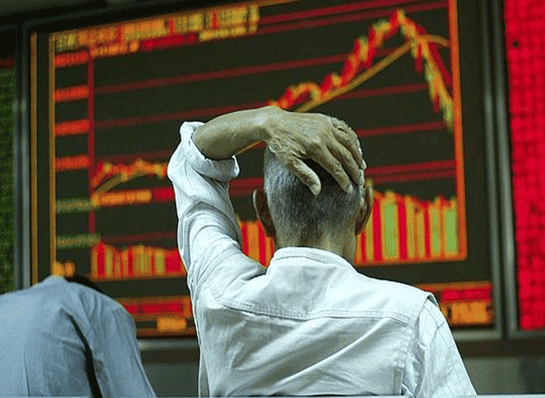Bolsas chinas caen más de 8% y vuelven a generar pánico en los mercados