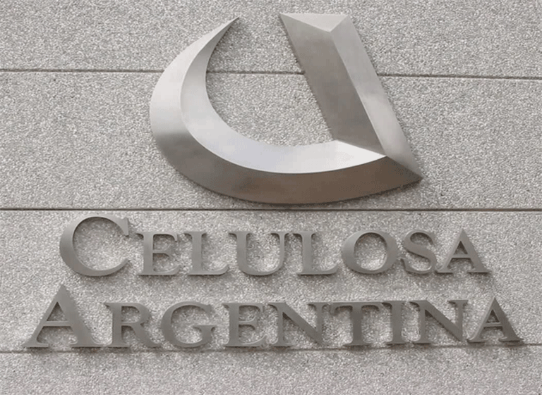 La mayor fabricante de papel del país sale del rojo