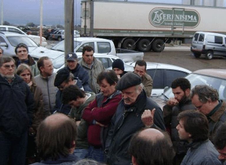 La Serení­sima cierra una planta santafesina y se agrava la crisis lechera