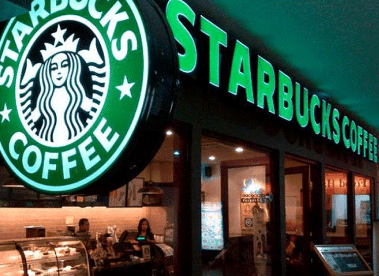 Starbucks: cómo pasó de vender café molido en una tienda a ser una de las franquicias más rentables del mundo