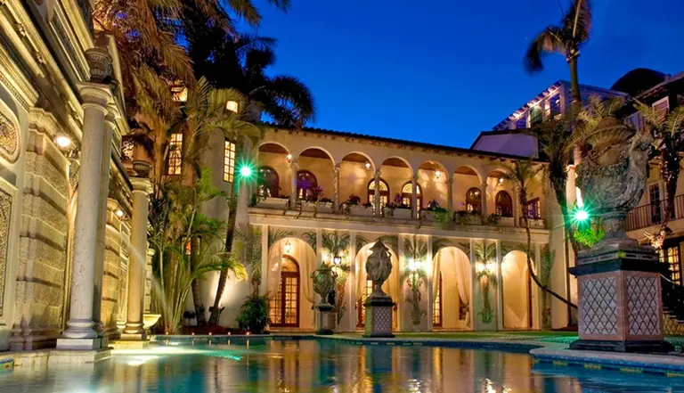 La historia de la lujosa casa que vio morir a Gianni Versace y que Donald Trump quiso comprar