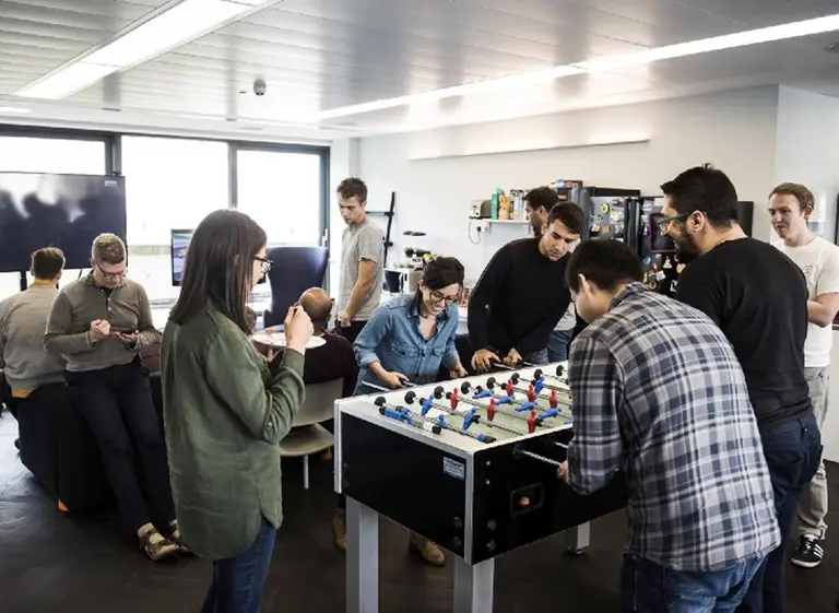 Una empresa en Reino Unido permite a los empleados decidir su salario