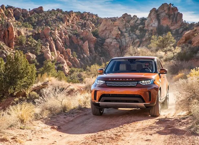 Land Rover presentó el nuevo Discovery, el SUV grande, familiar y todoterreno