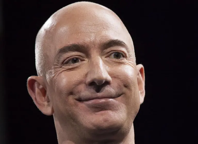 La genial idea de Jeff Bezos para no usar más Power Point en las reuniones