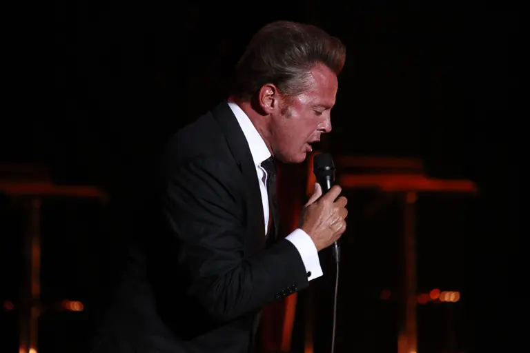 Así como llegó se fue: Luis Miguel usó los u$s5 millones que ganó por la serie de Netflix para pagar deudas