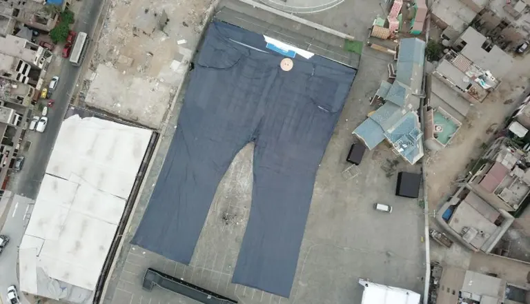 Récord Guinness: este es el jean más grande del mundo