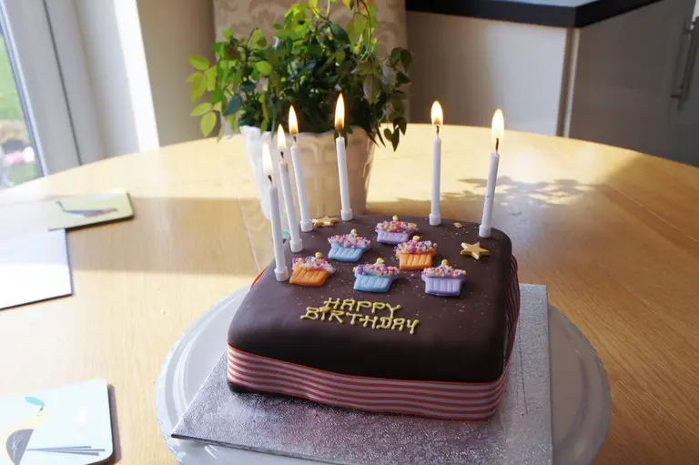 ¿Cuándo se empieza a envejecer?: un estudio asegura que el ciclo comienza a los 24 años