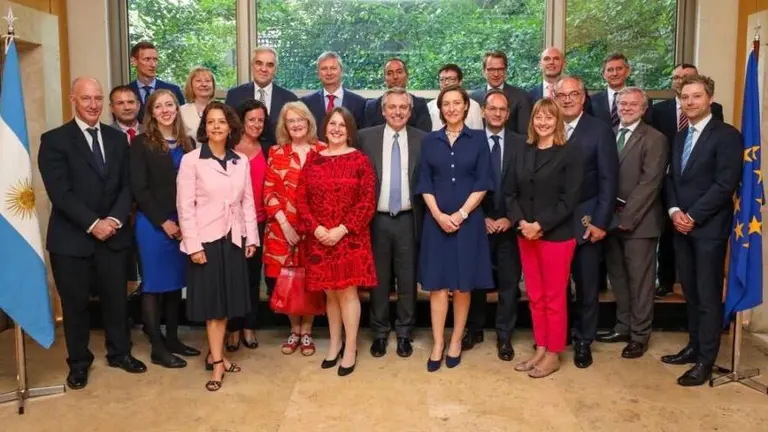 Alberto dijo a diplomáticos europeos estar a favor del tratado del libre comercio entre Mercosur y la UE