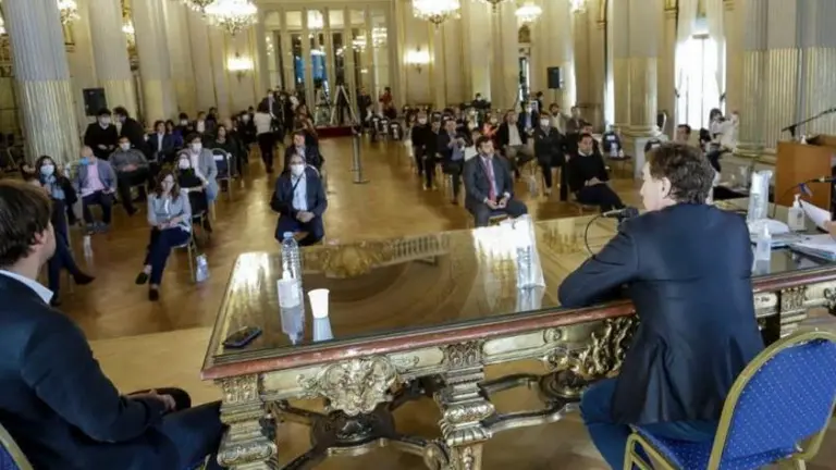 Sin apoyo de la oposición, el oficialismo aprobó en la Legislatura porteña la ley de Emergencia Económica