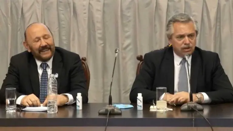 Video: el saludo de Gildo Insfrán y Alberto Fernández, sin distancia social ni barbijo