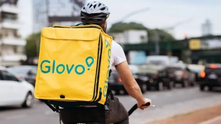 Tras la decisión de Falabella, ahora Glovo confirma que deja Argentina: la triste sangría que sufre el país