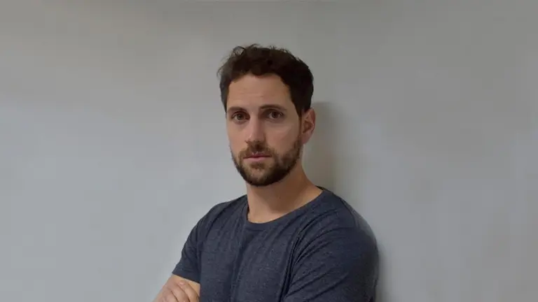 Empezaron fabricando luces y hoy gestionan la experiencia al cliente de bancos y gobiernos en todo Latam