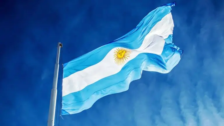 Cambiaron la letra al Himno para apoyar la lucha feminista