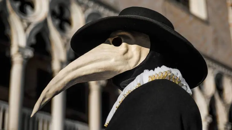 Cómo fue la peste negra, la pandemia que arrasó en Europa y mató al 60% de su población