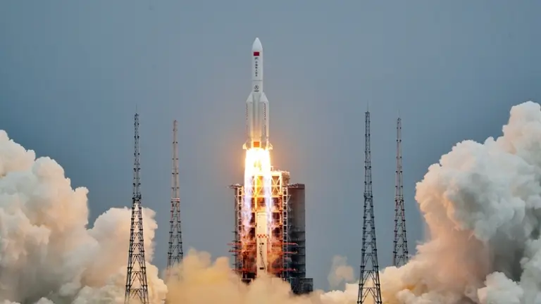 Alerta en países de Latinoamérica por el cohete chino sin control: ¿podría caer en Argentina?