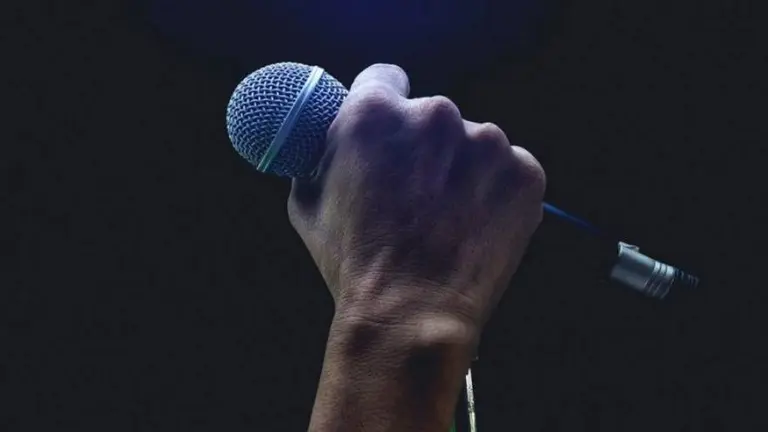 La dura historia detrás de la estrella de rock que se suicidó con su propio cinturón