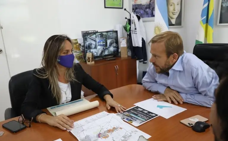 Malena Galmarini y Gastón Granados habilitaron una red cloacal para 8000 personas