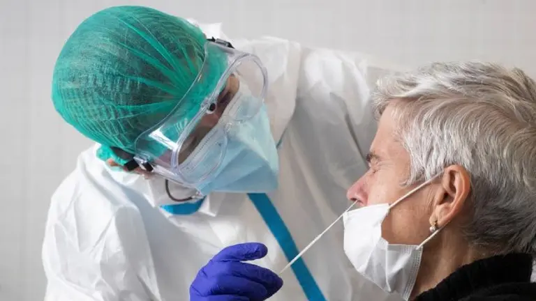 Cuánto cuesta hacerse un hisopado ante la cuarta ola de Covid en Argentina