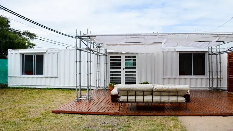 Podés vivir en una casa hecha con contenedores marítimos: cuánto cuestan y qué comodidades ofrecen