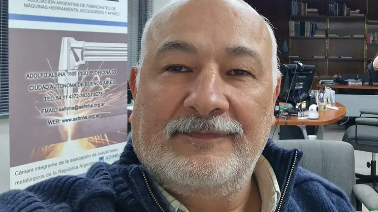 Desesperado reclamo de empresario Pyme: "Entran máquinas chinas que podríamos fabricar pero no hay insumos"