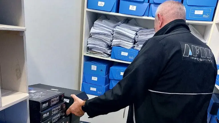 Decían que criaban vacas pero tenían una granja ilegal de Bitcoin y criptomonedas: así los descubrió AFIP