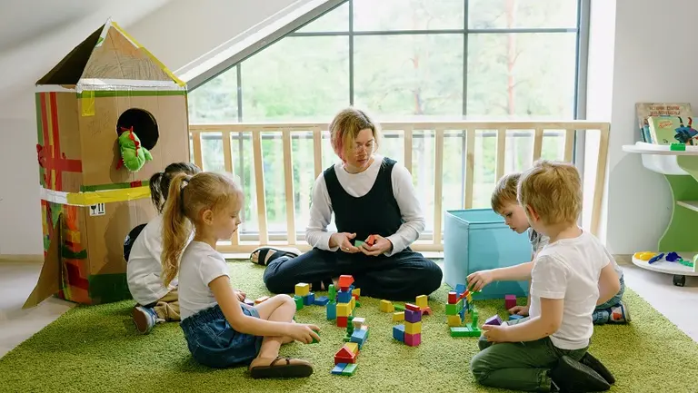 Empresa armó una "colonia en la oficina" para hijos e hijas de sus colaboradores