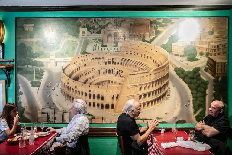La familia italiana que resiste al embate al microcentro porteño