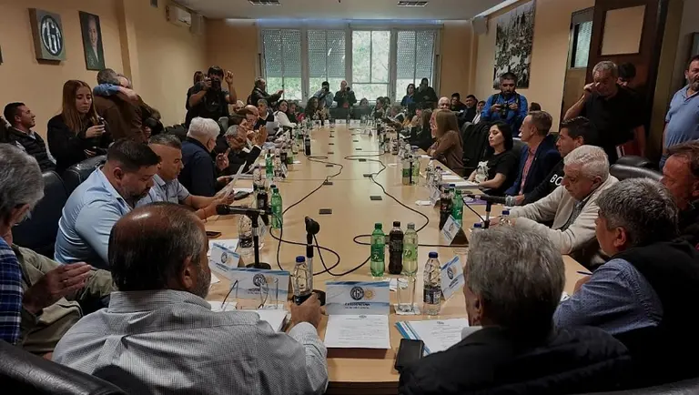 En el medio de la crisis por el dólar y la inflación, la CGT exigió al Gobierno y la oposición a un "gran consenso político"