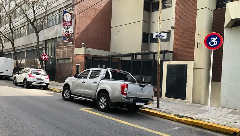 ¿Cuál es el valor de la multa por mal estacionamiento en CABA en 2025?